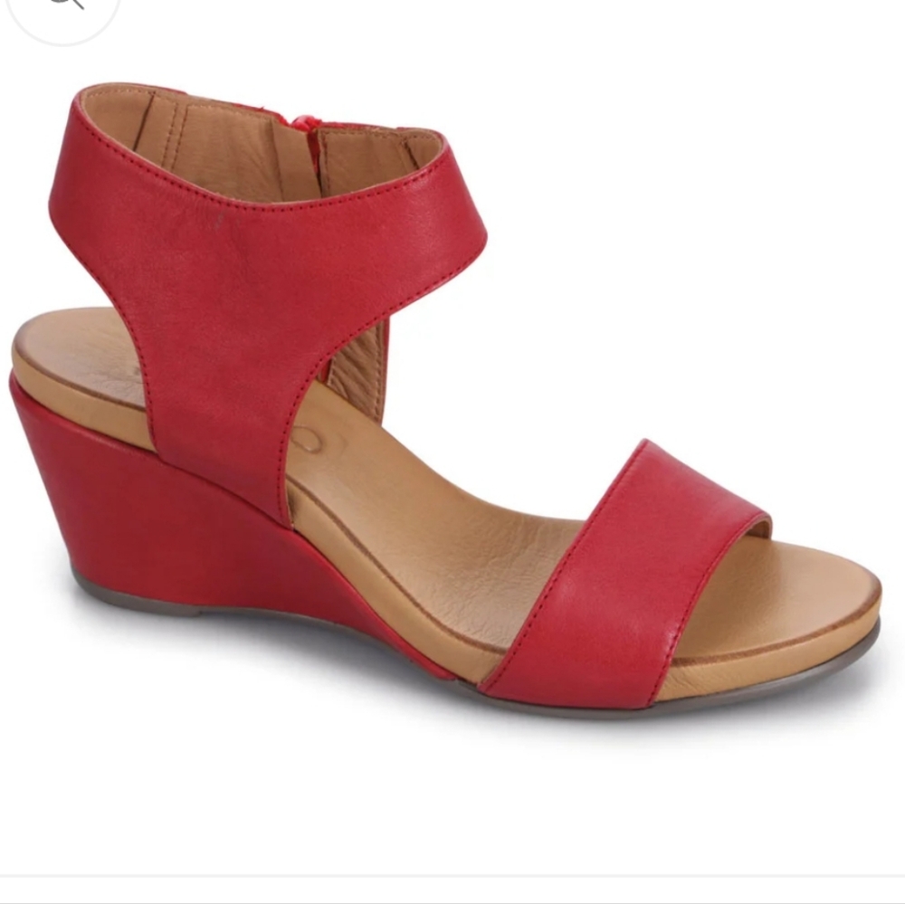 BUENO Size 37 Red Ida Wedge Sandal II